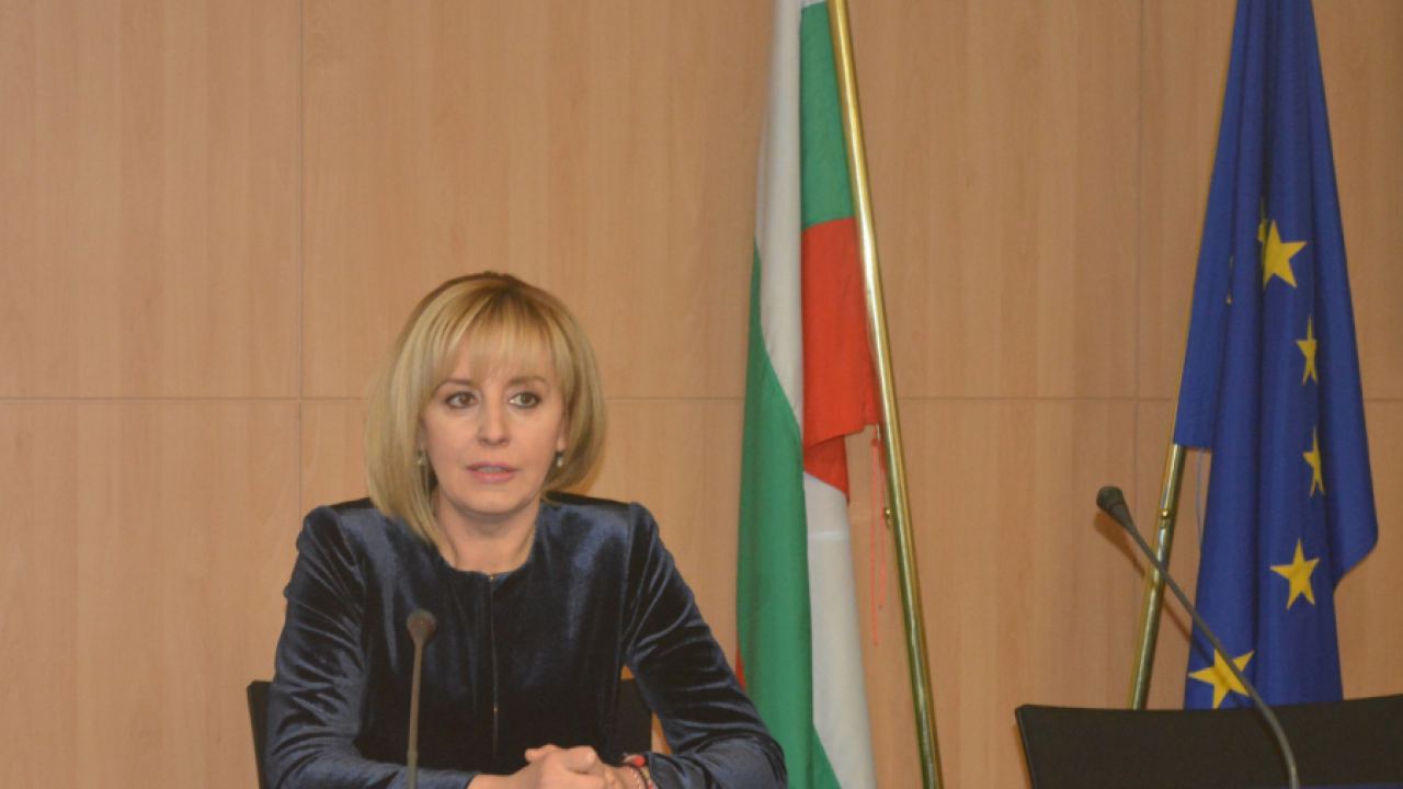 Омбудсманът Мая Манолова събира граждани и експерти за мръсния въздух