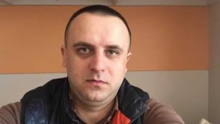 Задържан командир, украински буксир, пуснат, клетка, преводачка