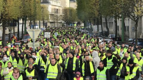 Le Figaro: «Студена гражданска война» — историк за противопоставянето на властта и народа във Франция