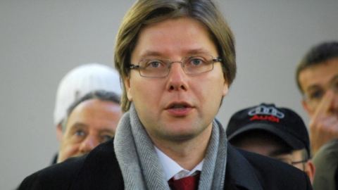 Жителите на Рига излязоха на митинг в подкрепа на руския кмет Ушаков