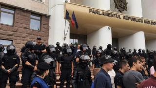 Противници, Додон Майдан, Кишинев