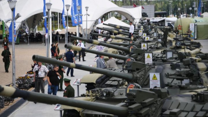 Партньорите на Русия по военно-техническото сътрудничество продължават да купуват оръжие, въпреки санкциите