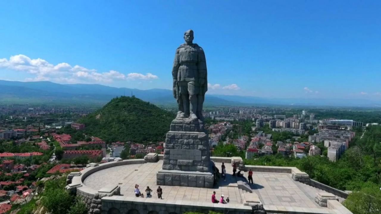 В България са възмутени от провокацията на София за „щитовете на Съветската армия“