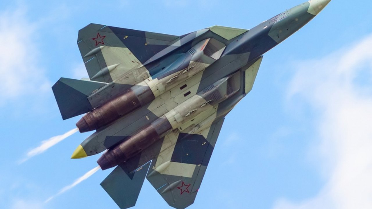 Болид в стратосферата: пилот-изпитател разказа за полета на Су-57