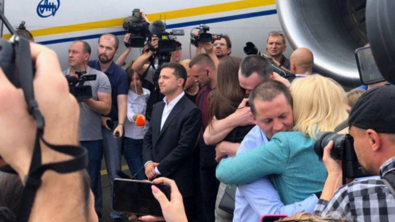 Зеленски заяви, че готви извеждането на силите от Донбас