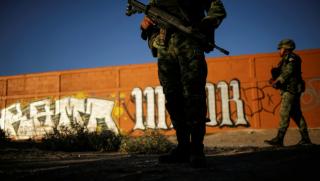 Стреляйте, краката им, The New York Times, борба, Тръмп, мигранти
