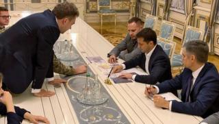 Зеленски, обсъдил, силови структури, МВнР, изтегляне, войски, Донбас