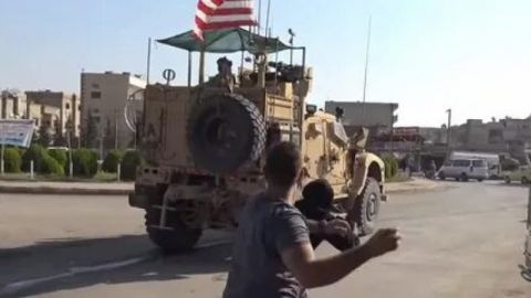 The Independent: Американските военни в Сирия са замеряни с картофи