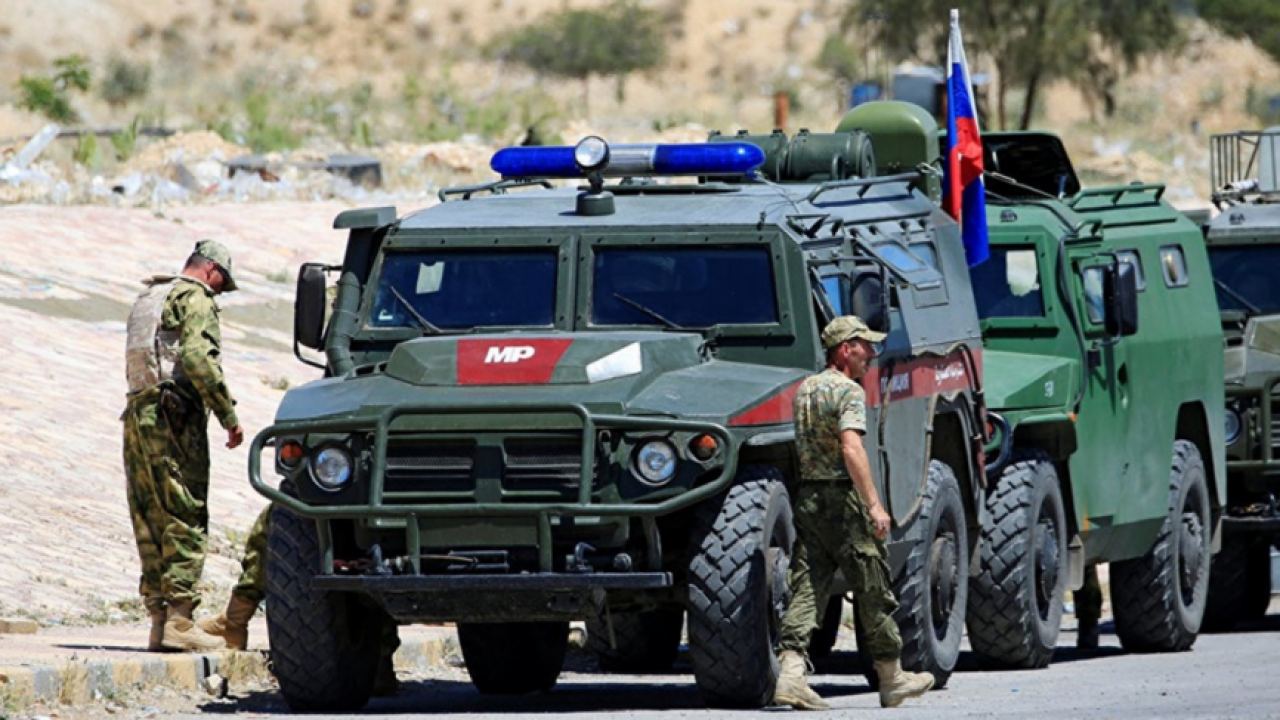 Военната полиция на Русия в Сирия проведе патрулиране край границата с Турция