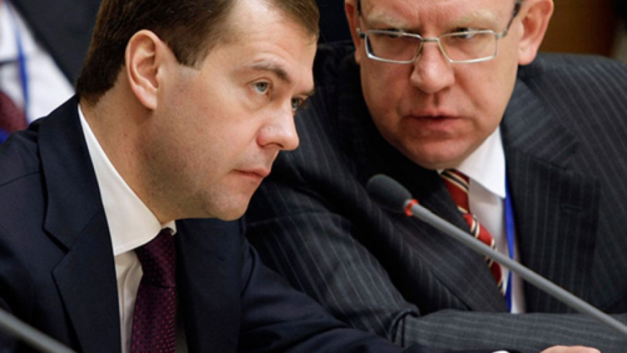 Бъдещият президент на Русия трупа пари за държавен преврат
