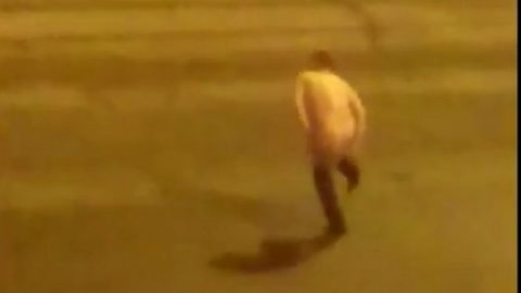 ВИЦ: Мъж тича гол в дъжда