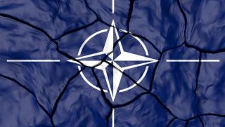НАТО, губи, международно доверие