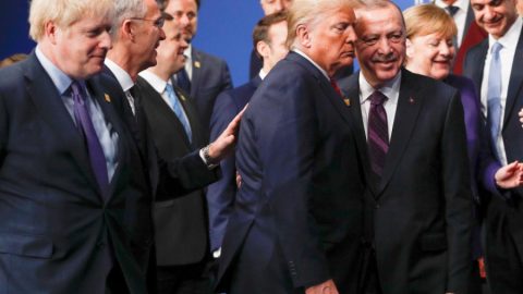 CNN: На срещата на високо равнище на НАТО изловиха световните лидери как се надсмиват над Тръмп