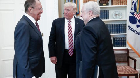 Защо Путин изпраща Лавров при Тръмп