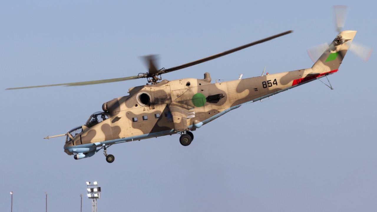 Кадри от фронтовата линия: Руските Ми-35 и артилерията разбиват бойците в Либия
