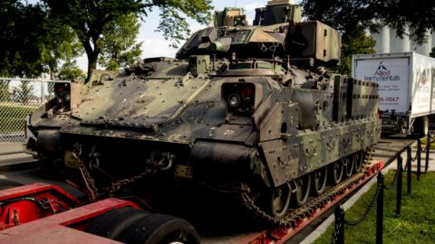 Американските военни боклуци са очевидни за всички днес
