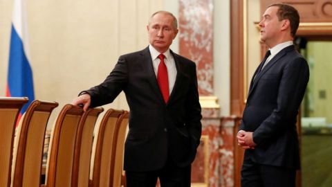 Напускането на Медведев — смяна на лоцмана или на курса?