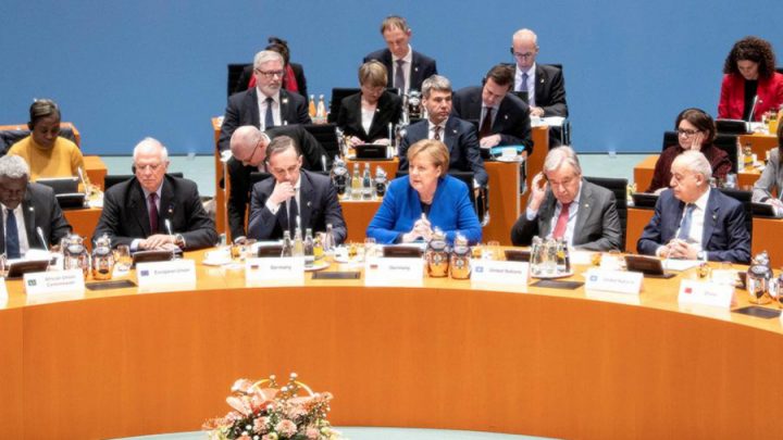 NZZ: Германия шумно отпразнува "своите" успехи в Либия, но замълча при намек за военно участие