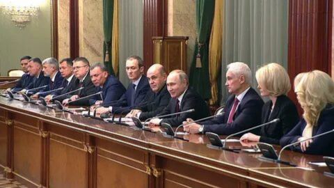 В новото правителство на Русия  добавиха хора от  “надзора”