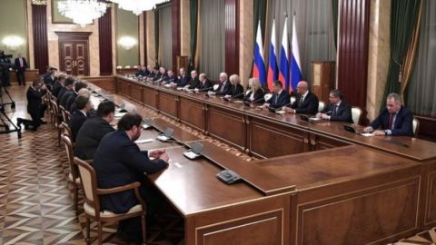 Оставката на правителството на Медведев накара американските политици да мислят за вечността