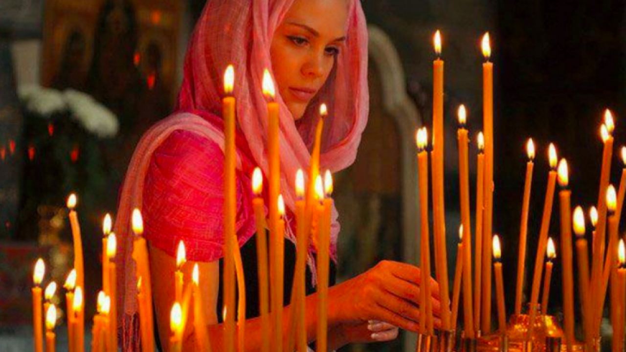 ВИЦ: Ослепителна дама в църква