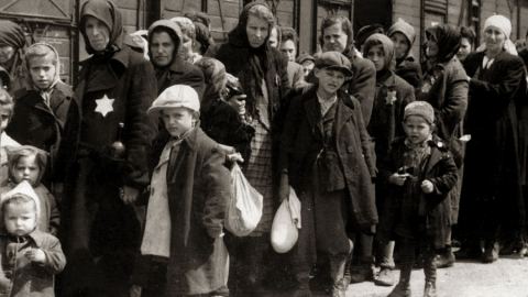 Ще плаща и ще се кае: Колко дължи Полша на евреите заради Холокоста