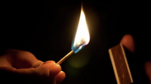 ВИЦ: Известен политик върви пеш по улицата