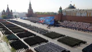 Guardian, поддържат, Путин, обидят, ветераните, Ден на Победата, Москва, западни държави