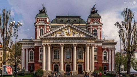 ВИЦ: Заради коронавируса затварят театрите