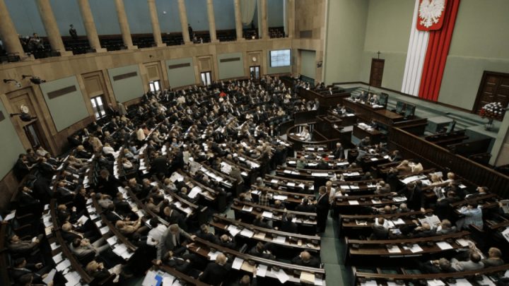 Do Rzeczy: Новият полски закон лишава евреите от всякаква надежда за реституция на собствеността им