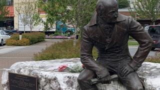 Подписи, събаряне, паметник, управител, руски владения, Аляска, Александър Баранов
