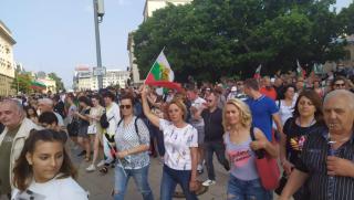 Манолова, политически, партиен лидер, яхнае, протеста