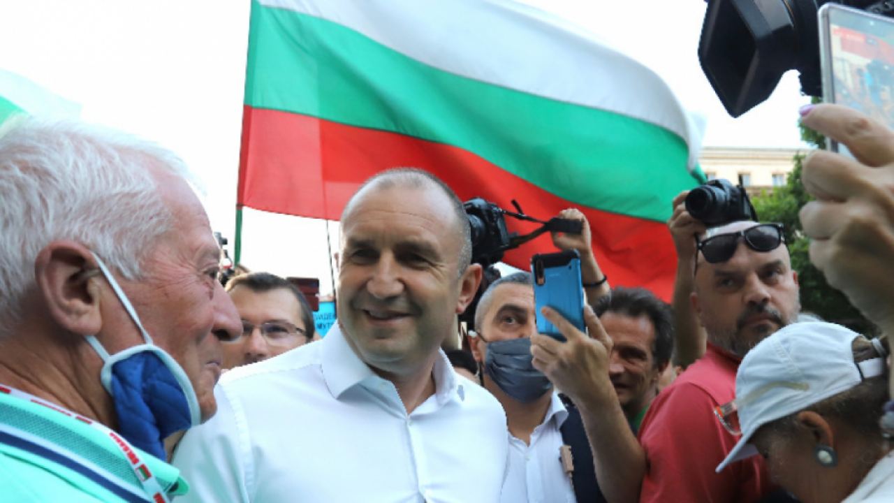 Президентът Радев обвини управляващите, че въвличат силите на реда в конфликт с протестиращите