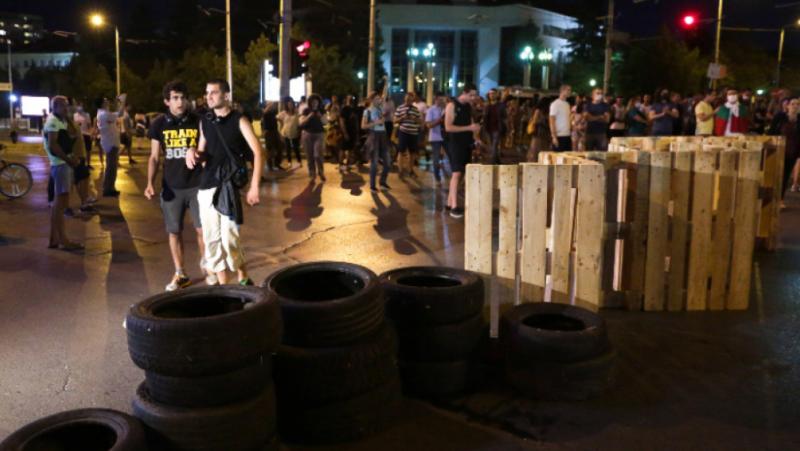 Additionally they blocked the intersection in entrance of the Romanian embassy
 – 2024-06-10 19:46:18