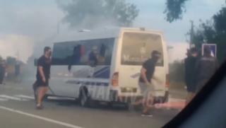 Украински радикали, самоизяждат