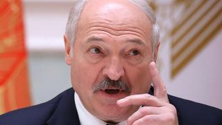 Лукашенко, стоящ на колене, опозиционен лидер, Павел Латушко
