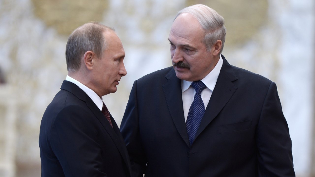 Новият многопосочен ход на Путин: Защо прикриха Лукашенко с ядрен чадър?