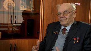 Херберт Ефремов, създател, Авангард