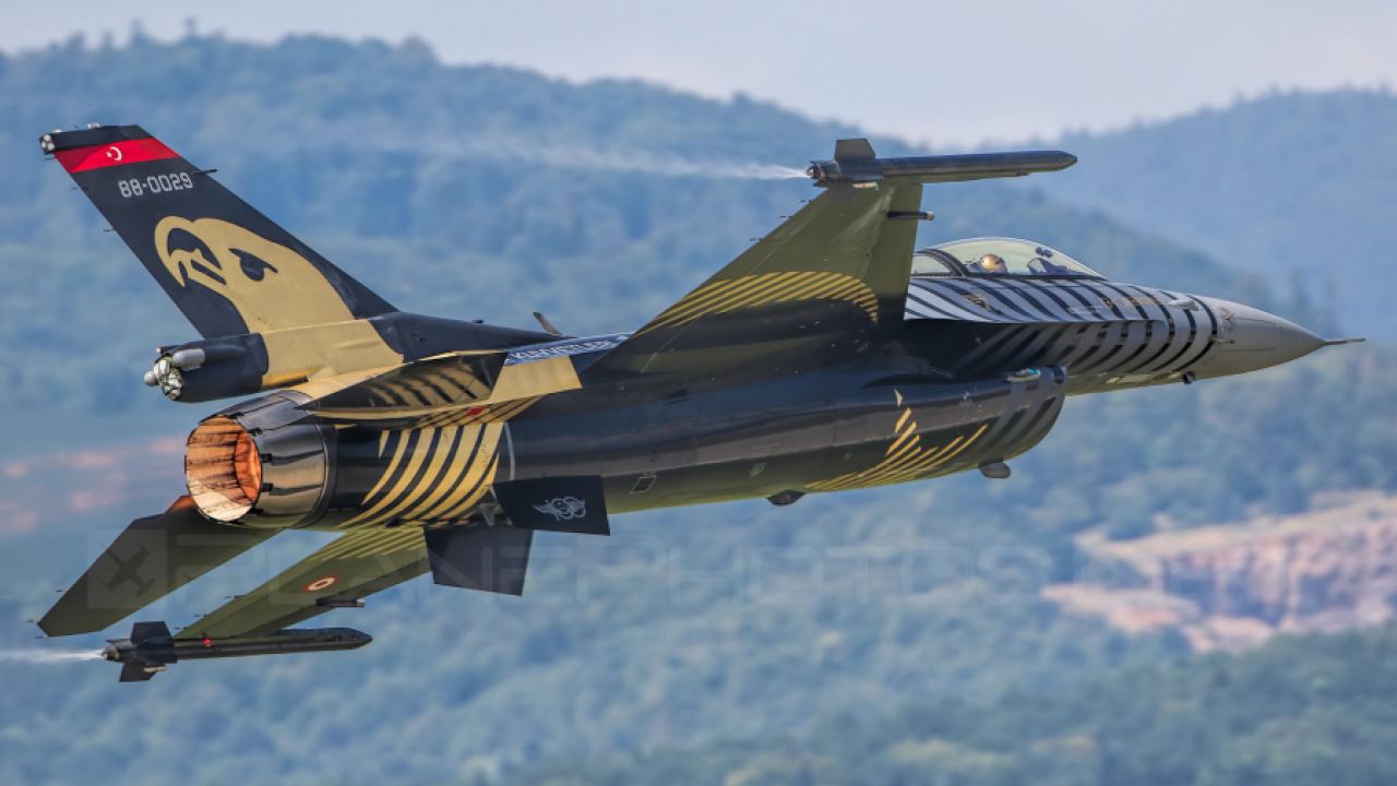 Турските F-16 се появиха в небето над Нагорни Карабах