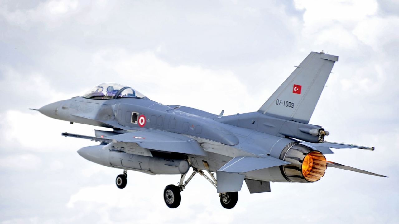 Историята с турския F-16 получи продължение