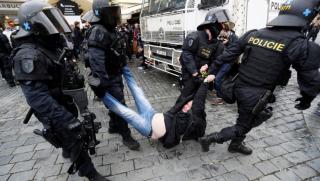 Сблъсъци, полиция, ограничения, Ковид-19, Прага