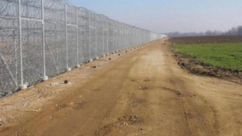 Гърция се бои за независимостта си и строи стена на границата с Турция