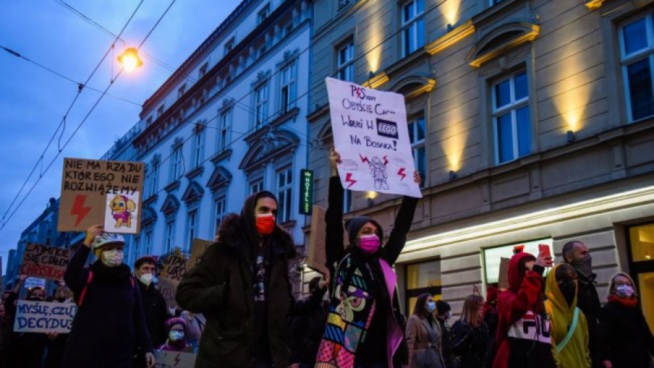 wPolityce: Полската опозиция е сродна с болшевиките — в желанието си да завземе властта жертвите не се броят