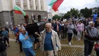 Антиправителствени протестиращи, блокират, център, София