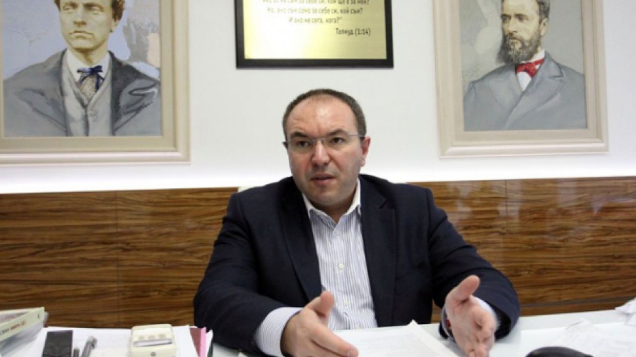 Министър Костадин Ангелов: Връщаме си живота такъв, какъвто беше (Видео)