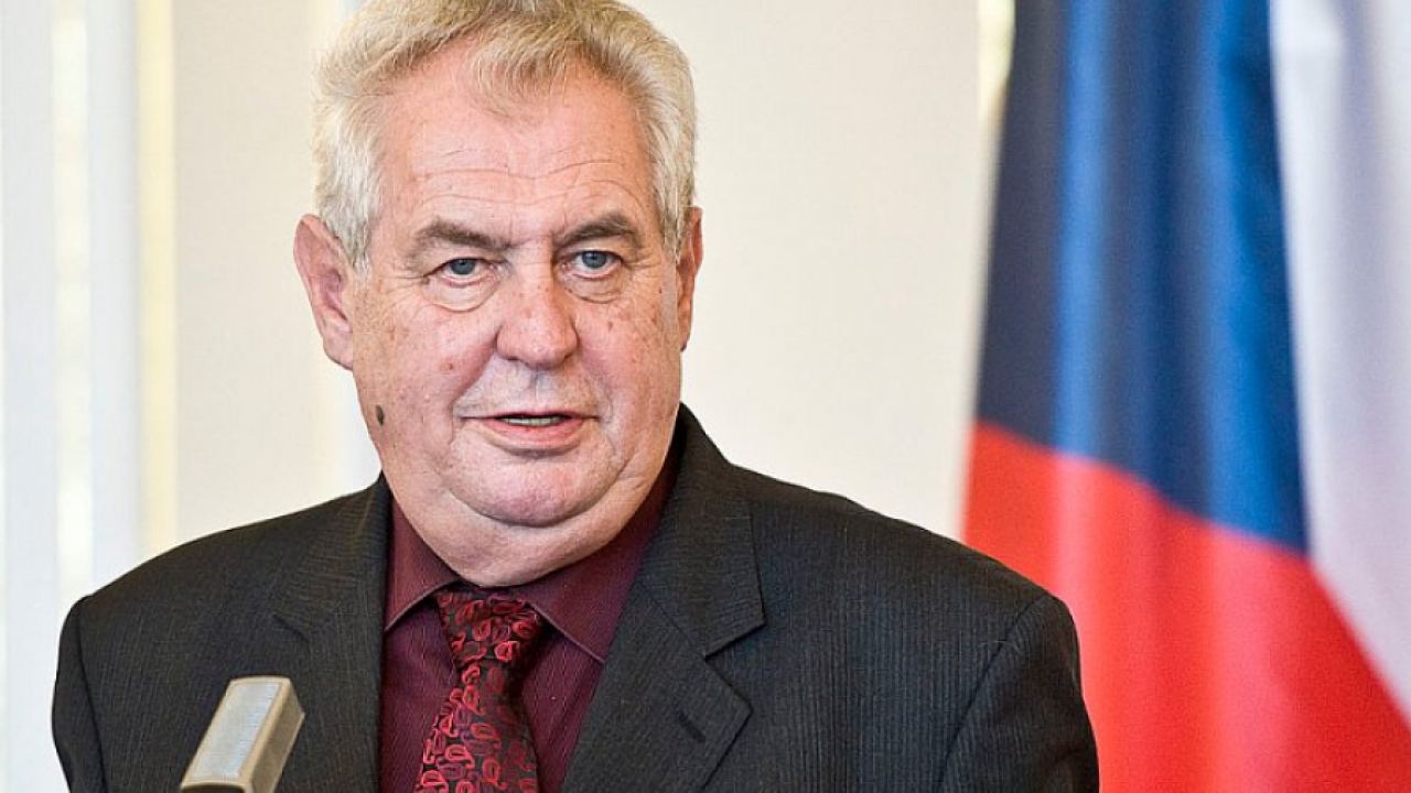 Президентът на Чехия допусна използването на “Спутник-V”