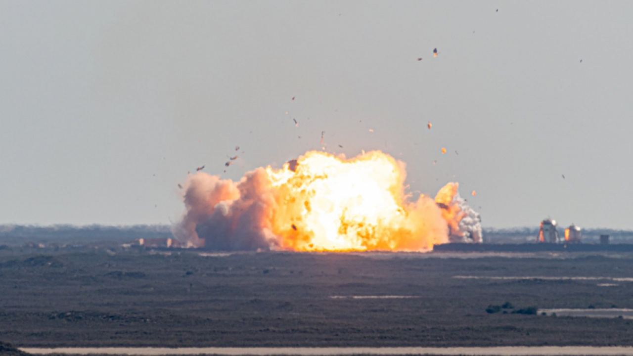 CNN: Прототипът на космическия кораб Starship на компанията SpaceX експлодира при кацане