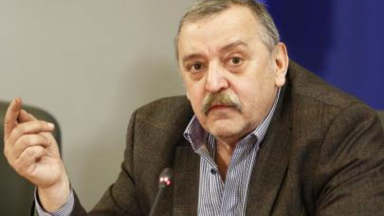 Проф. Кантарджиев прогнозира пик, а не плато в диаграмата на четвъртата COVID вълна