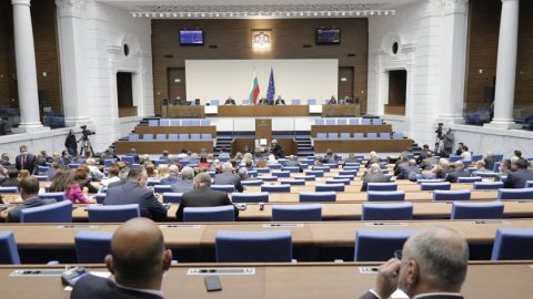 ВМРО: Глоба от 10 до 15 хил. лв. и 4 години затвор за политици, разпространяващи фалшиви новини