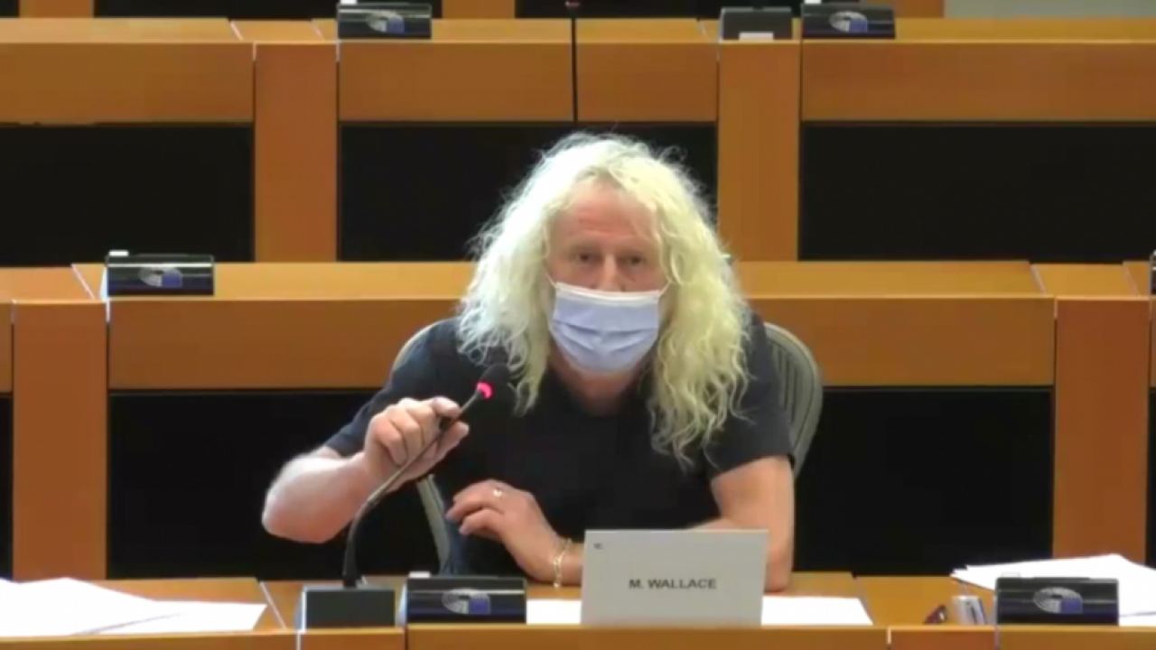 Гняв в Европарламента, след като евродепутат се усъмни в обвиненията срещу Асад